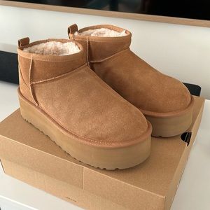 NWOT Ugg Mini Platform Chestnut size 8